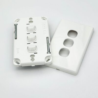 NPE 3-Gang Switch Vertical 16A
