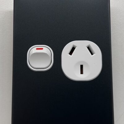IGOTO 10A Single PowerPoint Vertical — Black (CS313V-B)