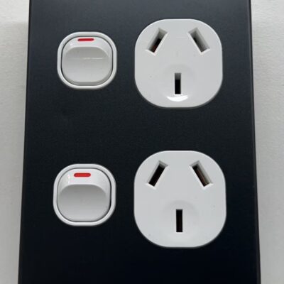 IGOTO 10A Double PowerPoint Vertical — Black (CS315V-B)