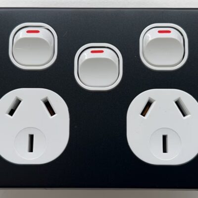 IGOTO 10A Double PowerPoint with Extra Switch — Black (CS316-B)